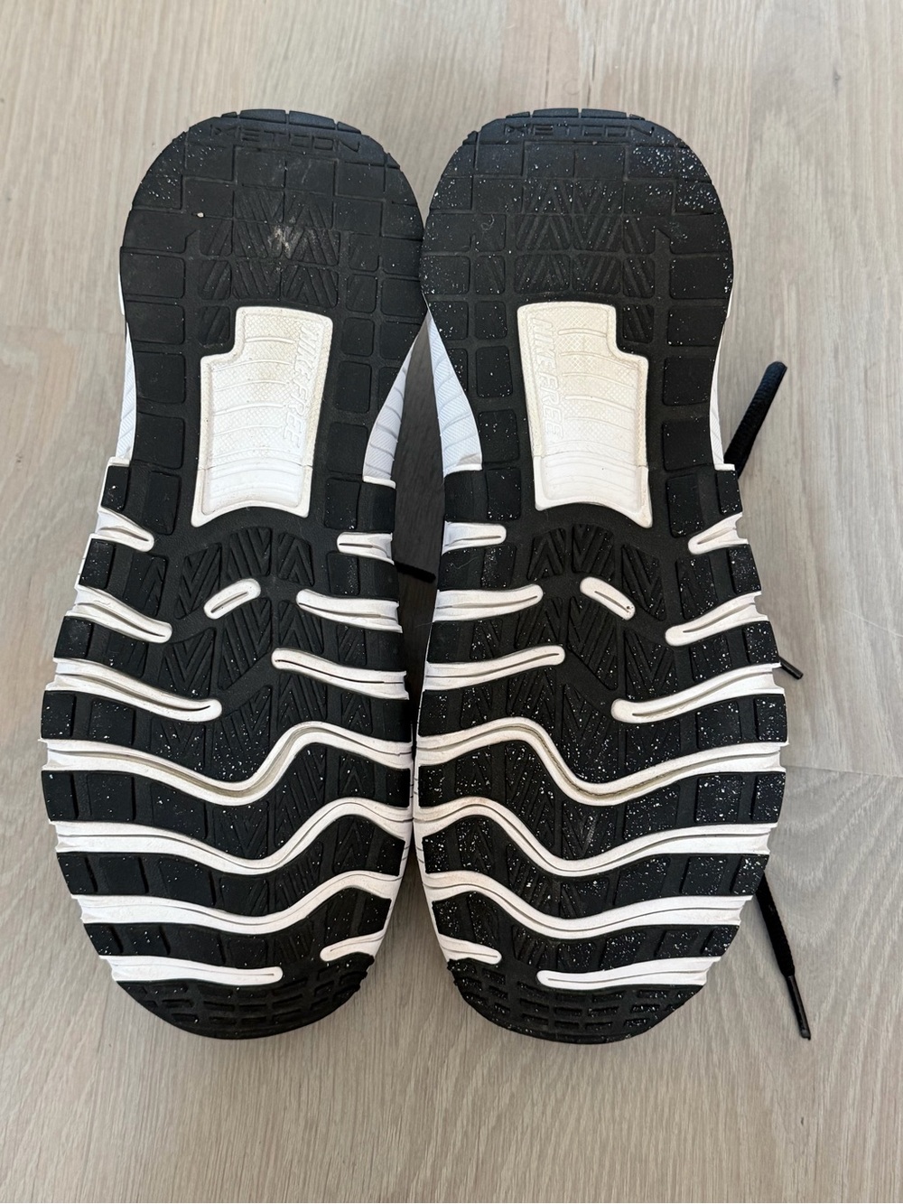 Nike Women’s Free Metcon 6 Black &  White, Size 11, EUC LIKE NEW - Picture 6 of 16